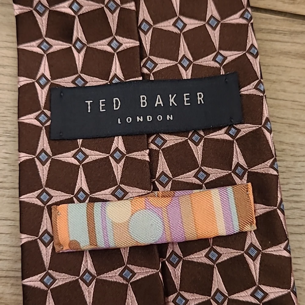 TED BAKER Abstract Metallic Brown‎ Pink Square Pattern Red Silk Tie